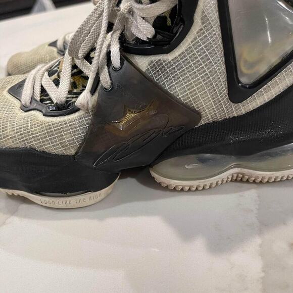 Nike Lebron 19 SE Royalty GS Big Kids 4.5Y Shoes Sneakers DD0422-100 4.5 Y Boys - Picture 5 of 10